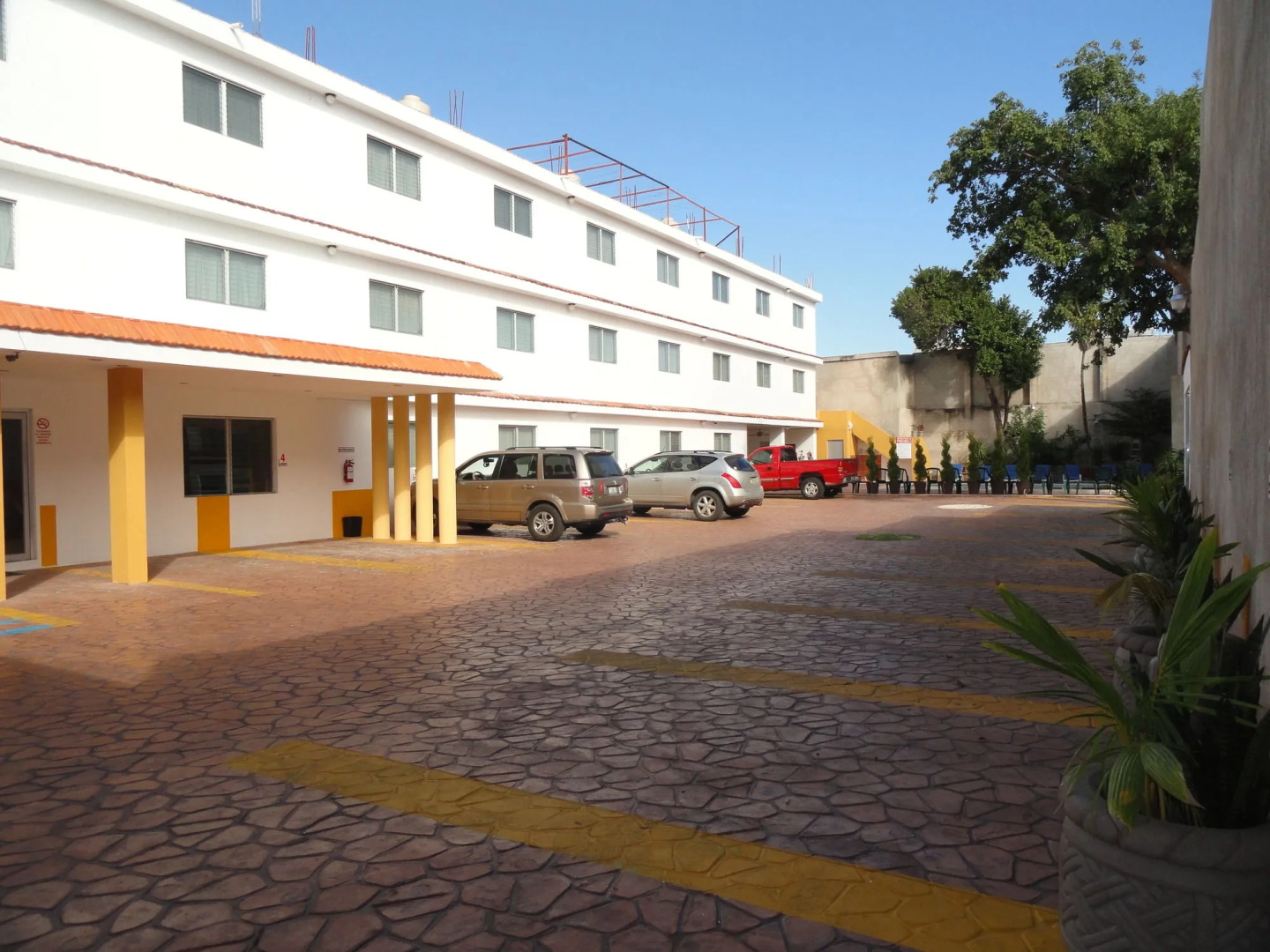 Las Dalias Inn