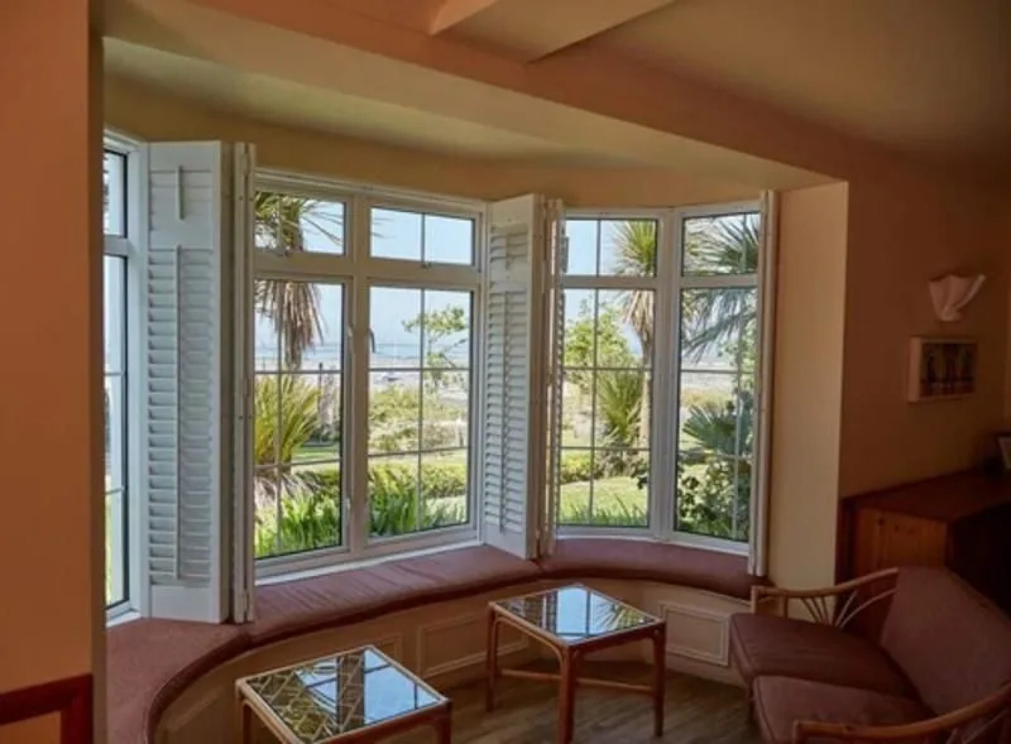 The White House Hotel