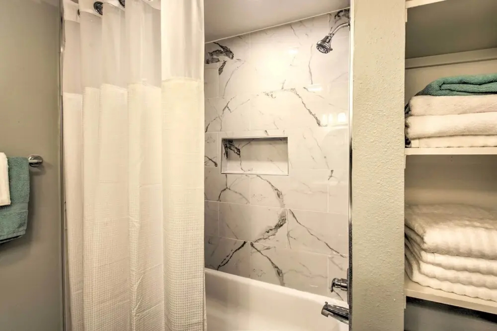 6 Mi to Nat'l Park: Pet-friendly Hot Springs Home