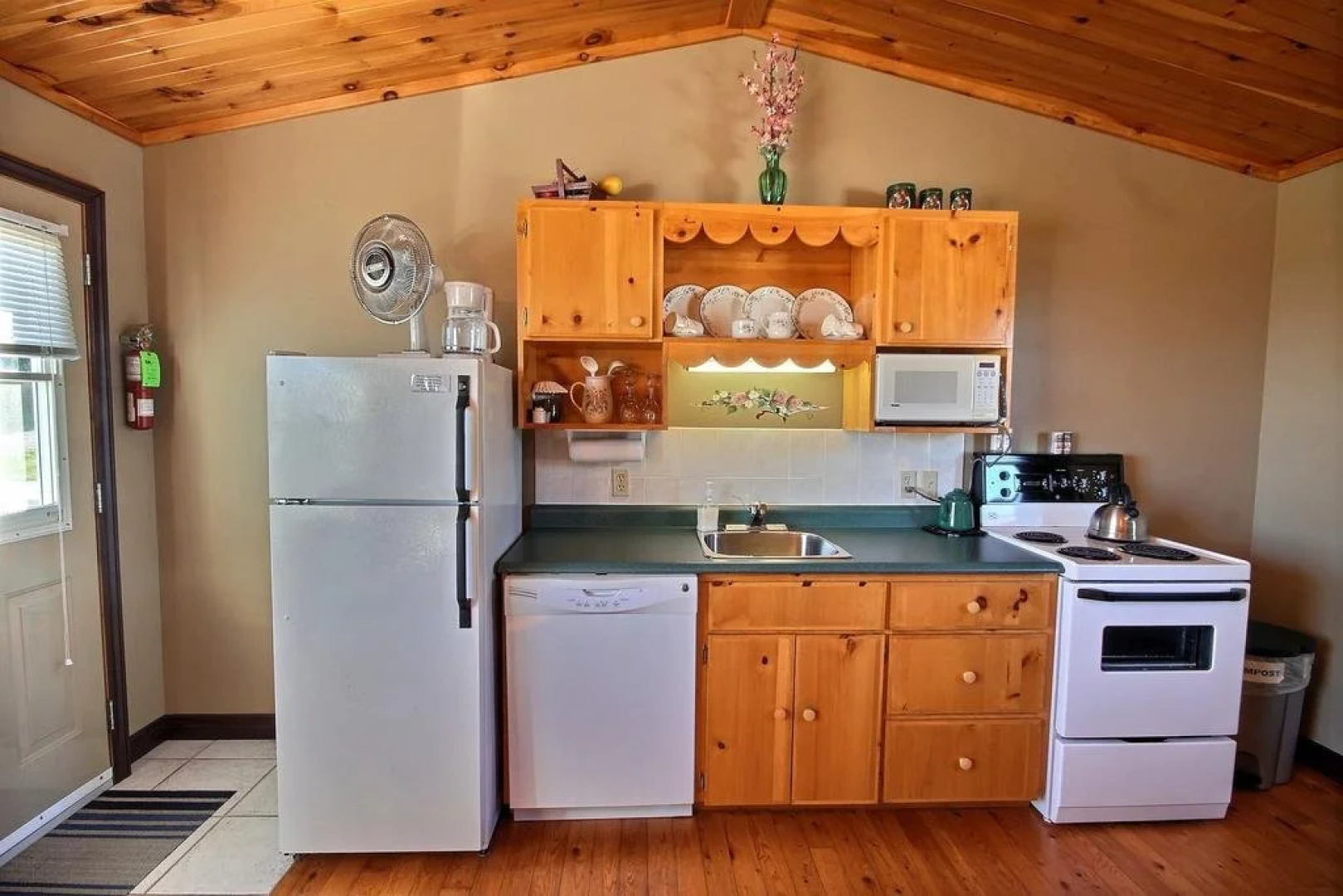 Cavendish Bosom Buddies Cottages and Suites