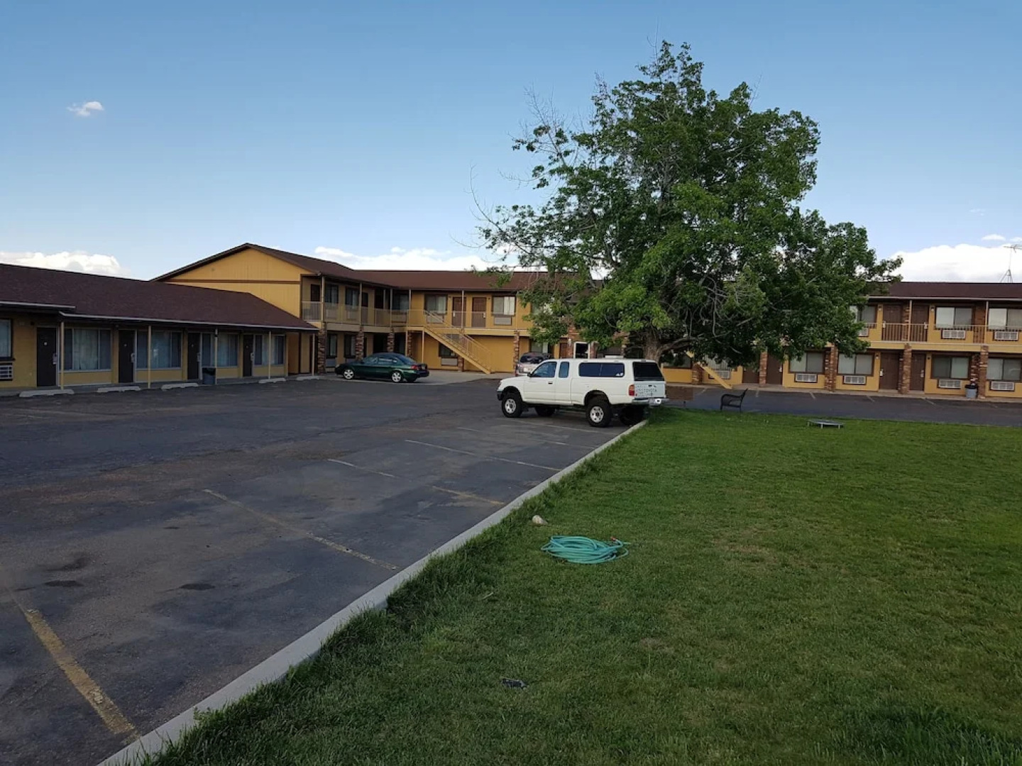 Split Mountain Motel