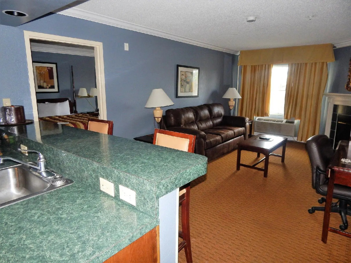 Richmond Suites Hotel