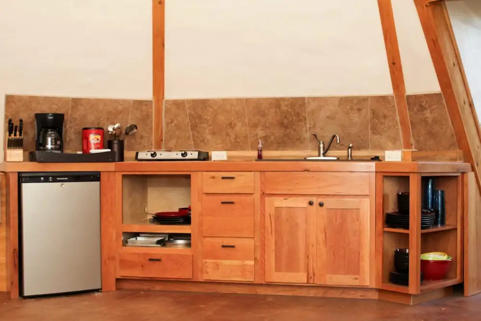 Geronimo Creek Retreat- Tipi 0 Bird Sings