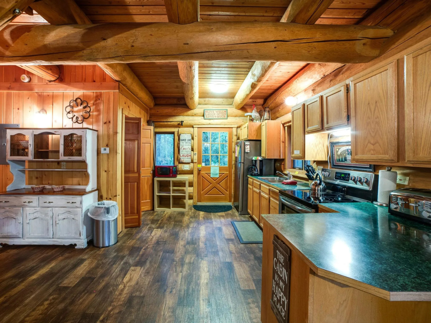 10SL Log Cabin at its Best!