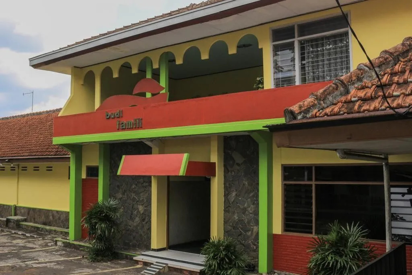 OYO Life  1708 Hotel Budi Famili 1 Syariah