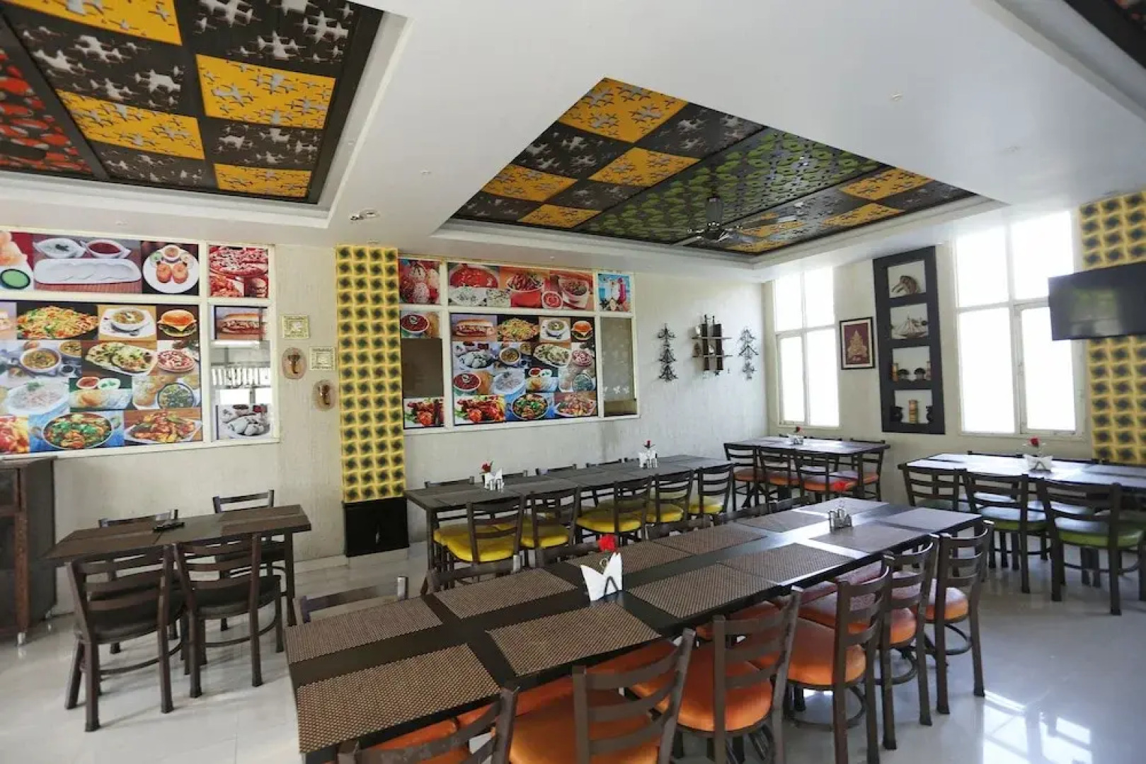 OYO 35823 Hotel Blumango