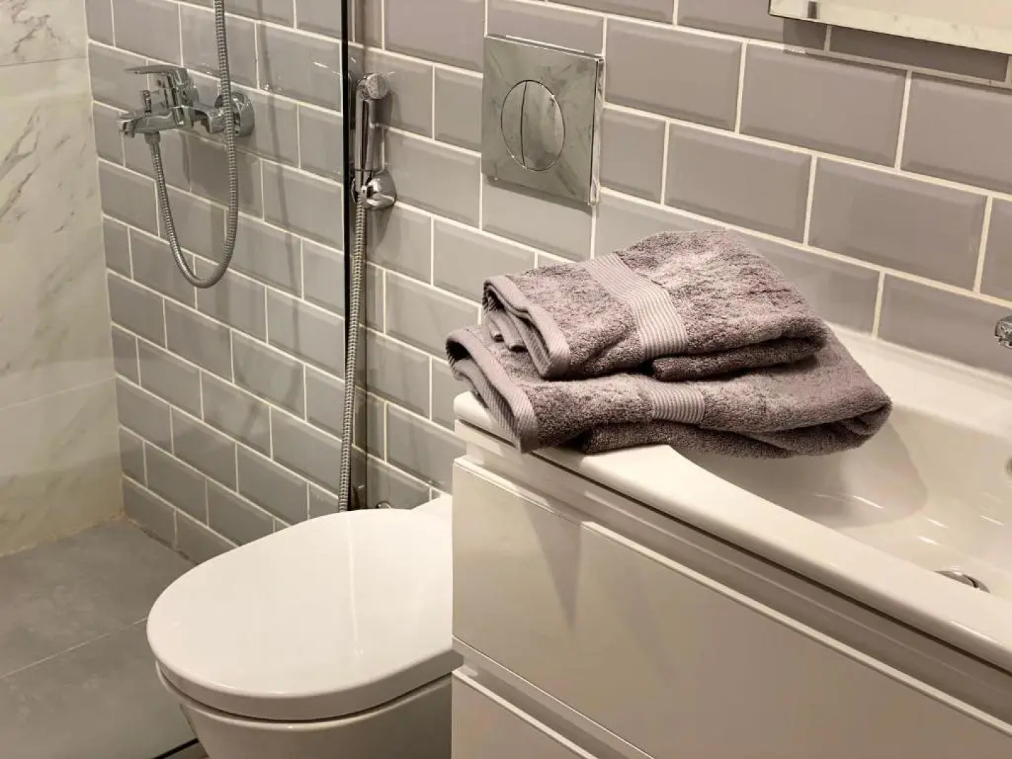 SL19 Lovely 2-bedroom apartment with gorgeous garden and south lagoons view