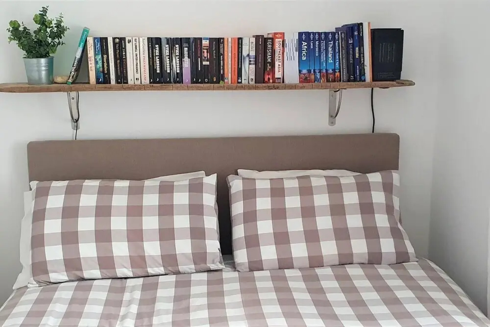 Waterfront, big Terrace, hot tub & 200 m to Beach