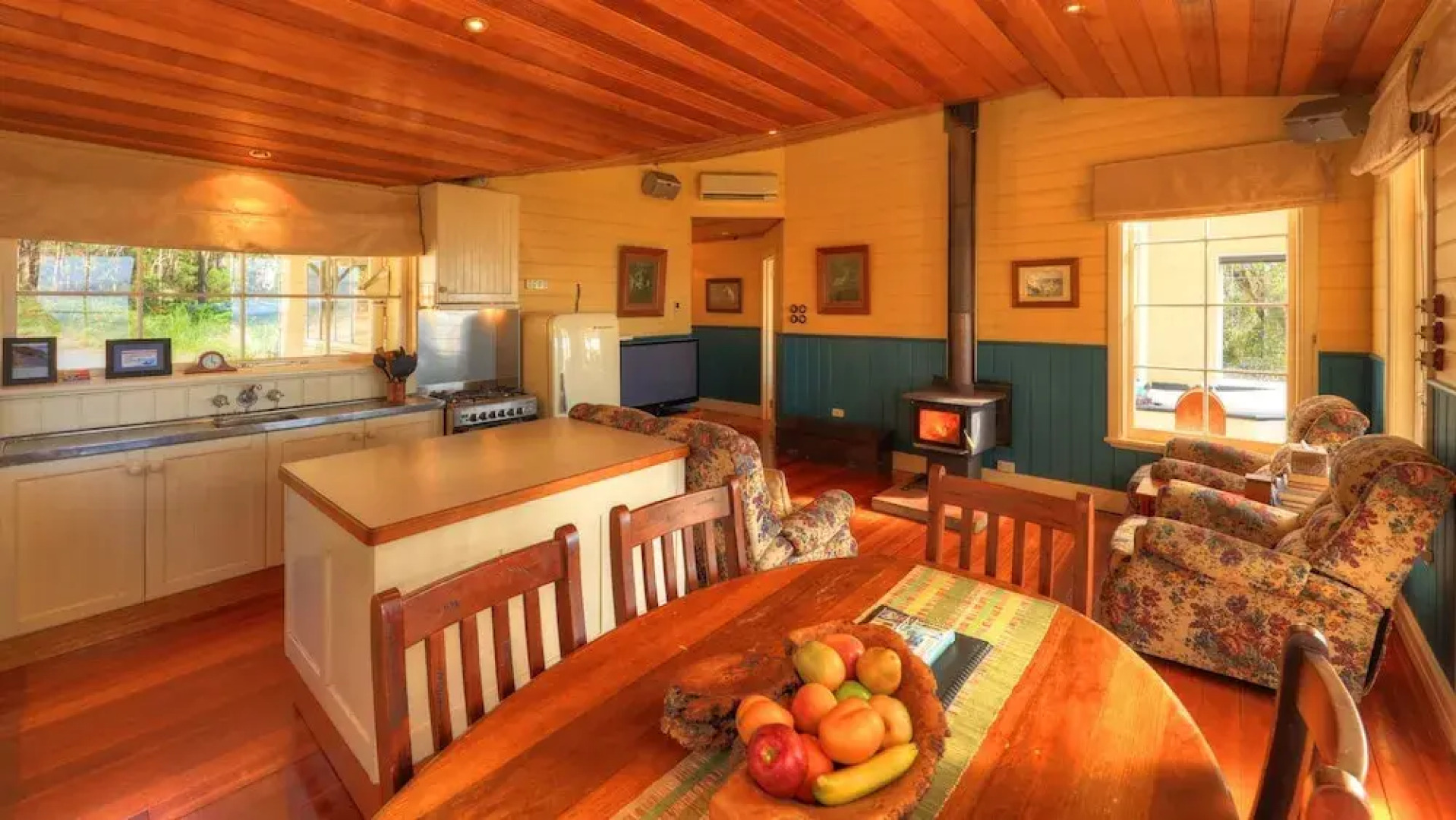 Island View Spa Cottage