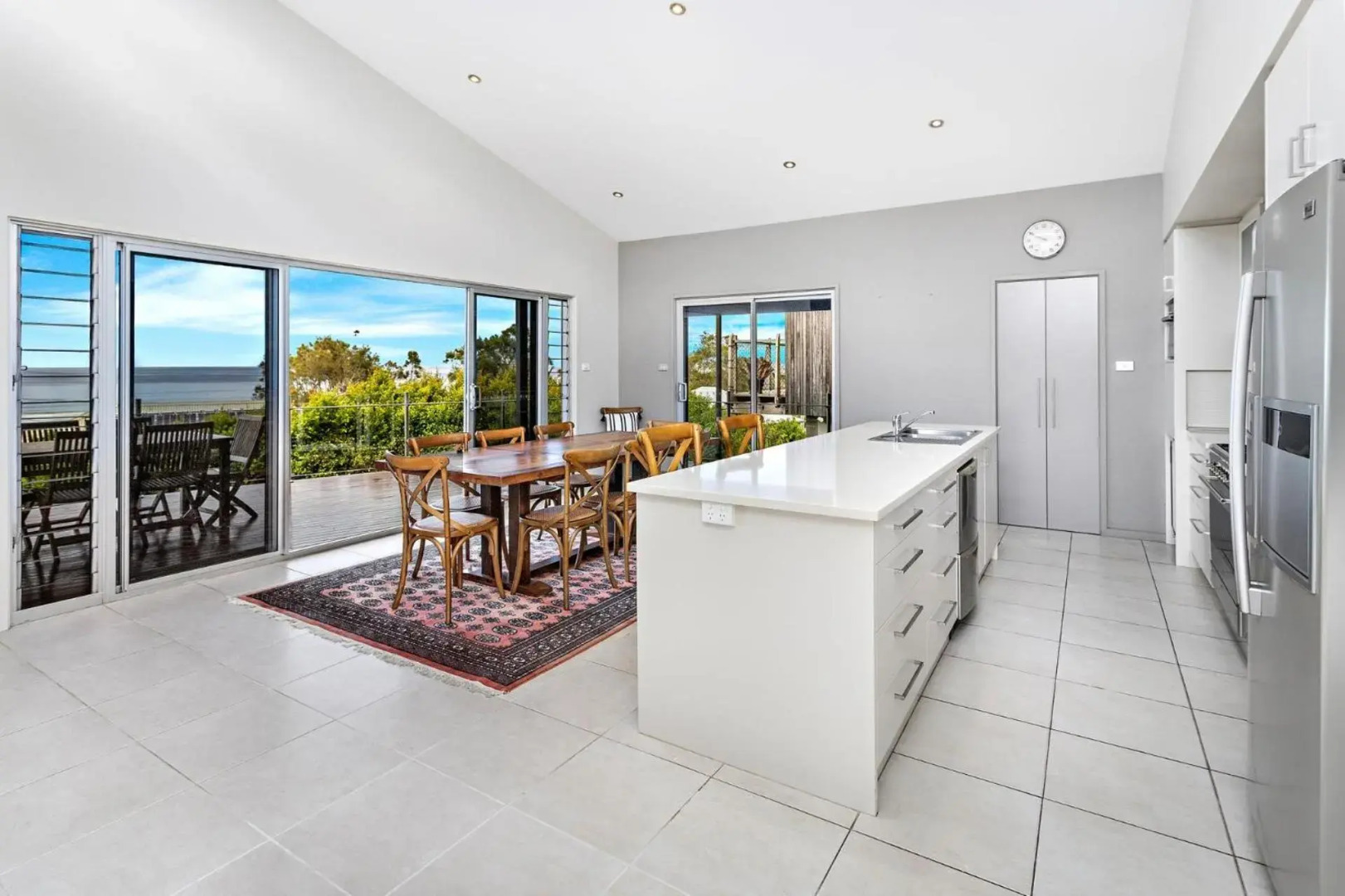 VUE DE LA MER Gerroa 4pm Check Out Sundays