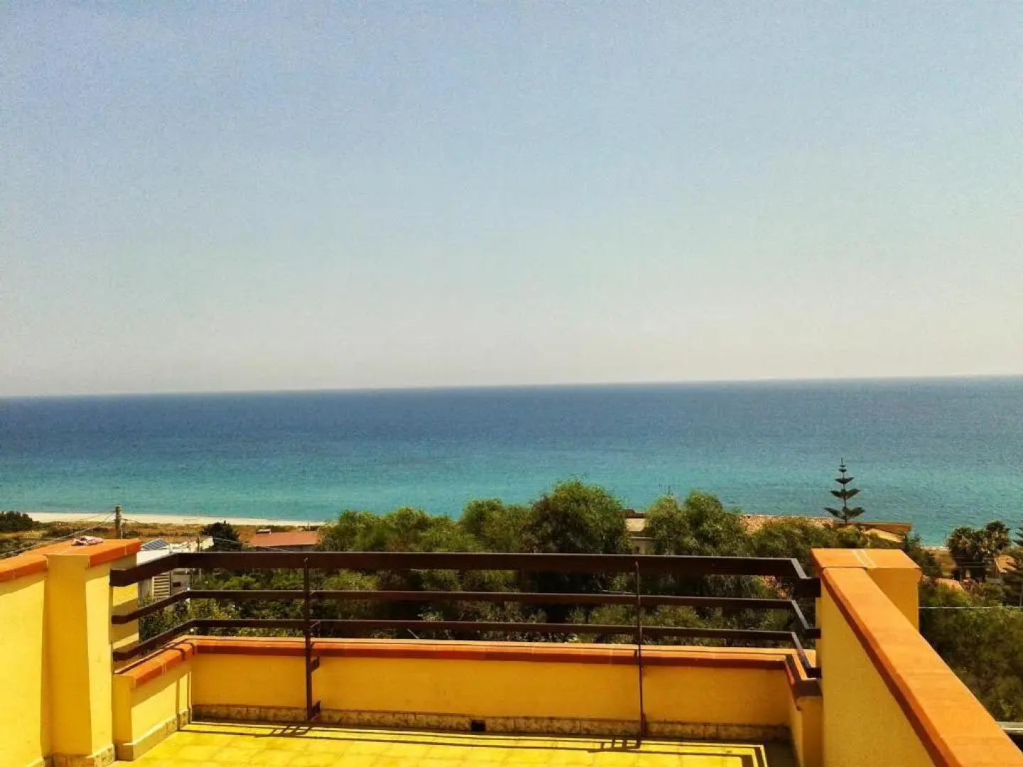 Apartment with 2 bedrooms in Brancaleone Marina with wonderful sea view and enclosed garden 200 m from the beach