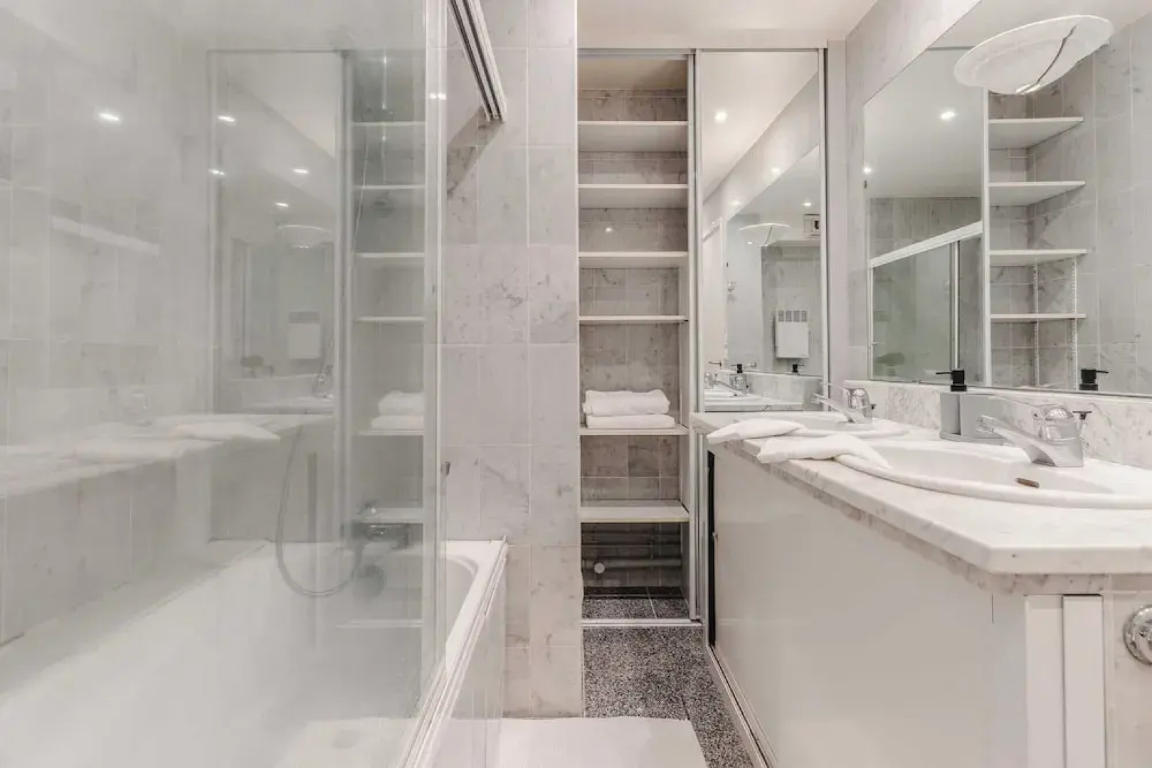 Luxury Haven With Pool, Tennis and Large Garden