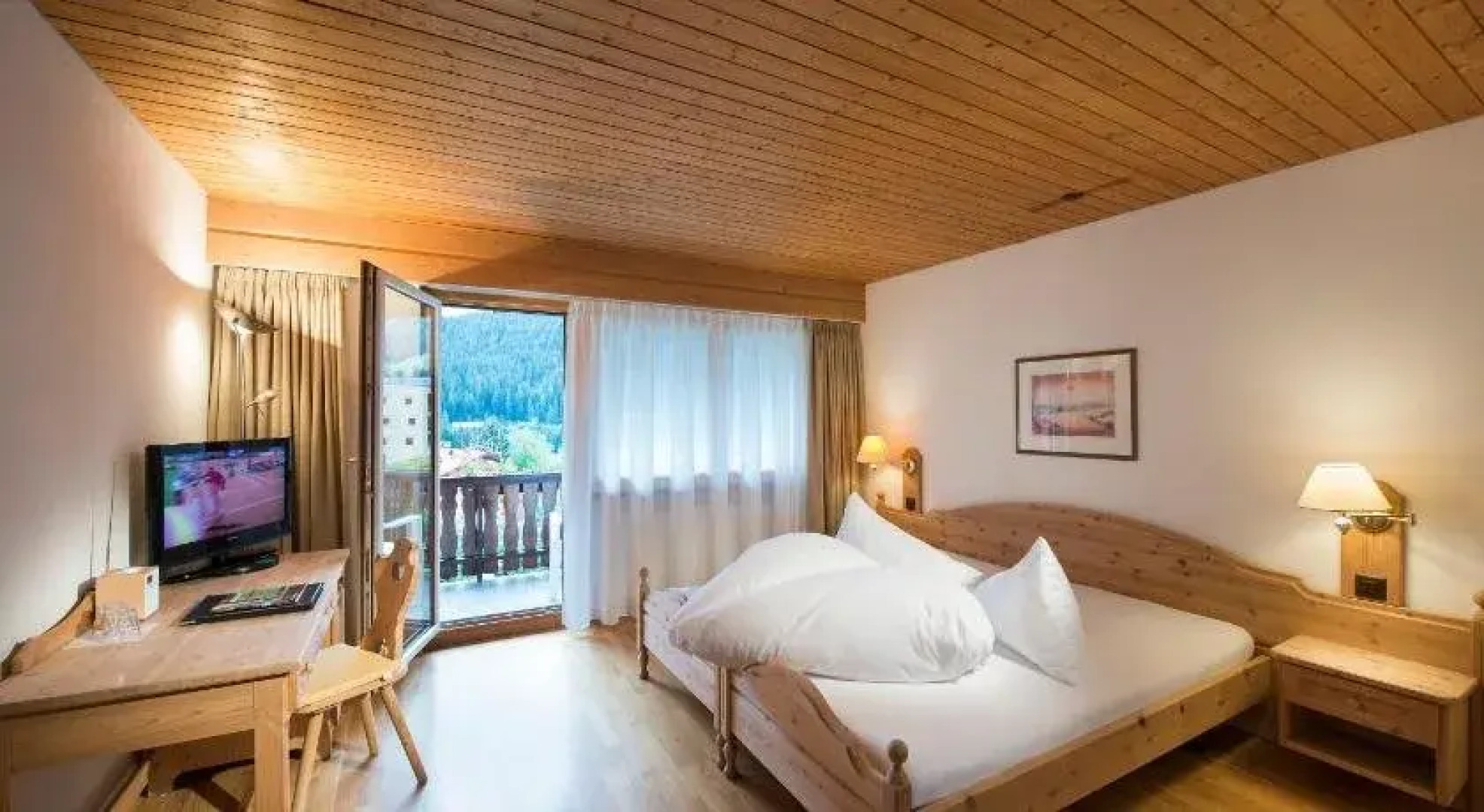 Bellaval Hotel & Restaurant