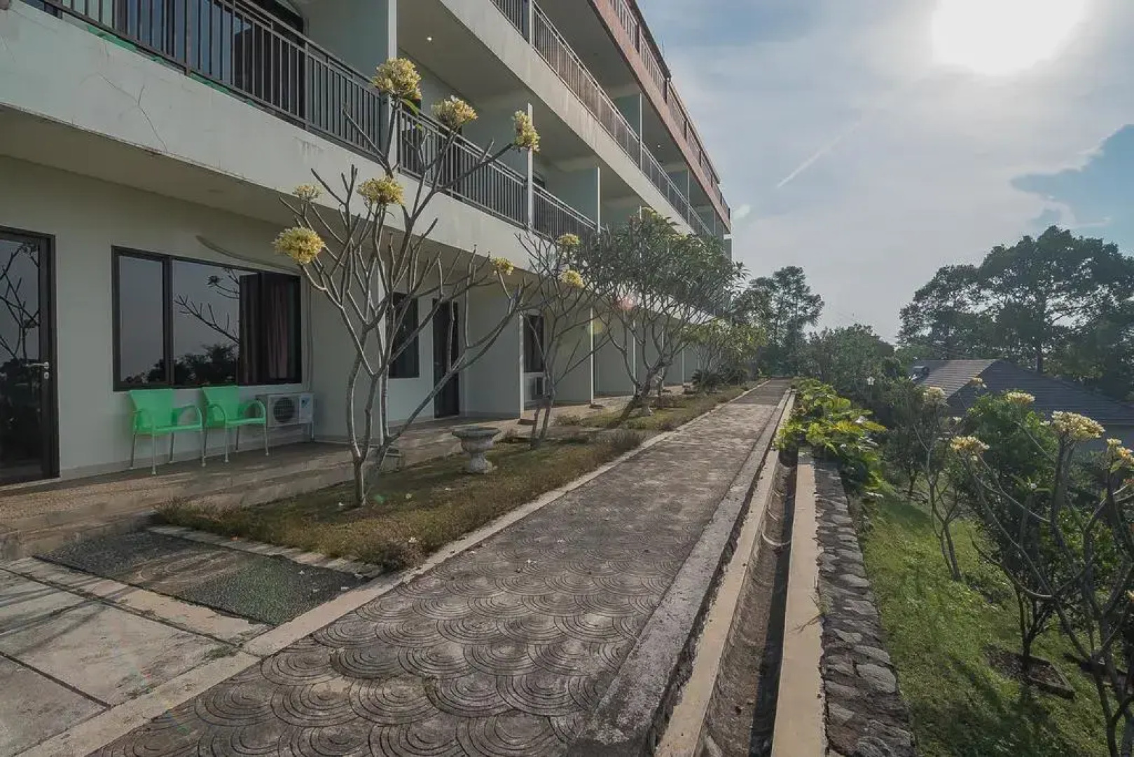 RedDoorz Premium @ Fafa Hills Resort Puncak