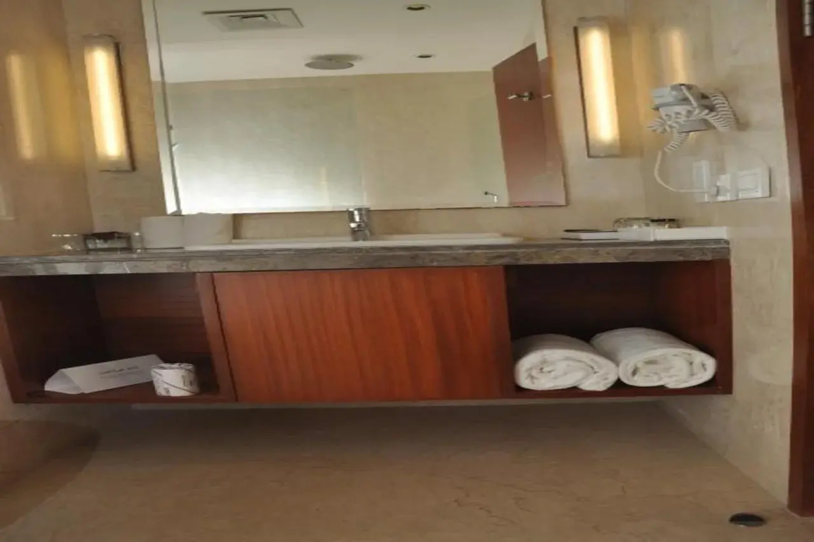 The Hans Hotel New Delhi