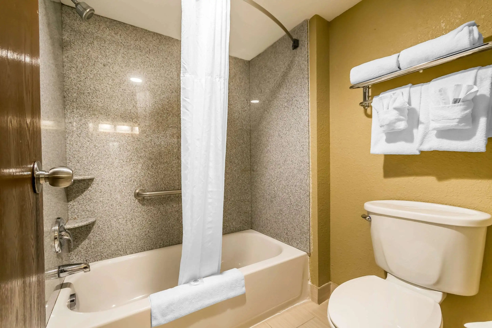 Comfort Inn & Suites Lexington - Hamburg I-75