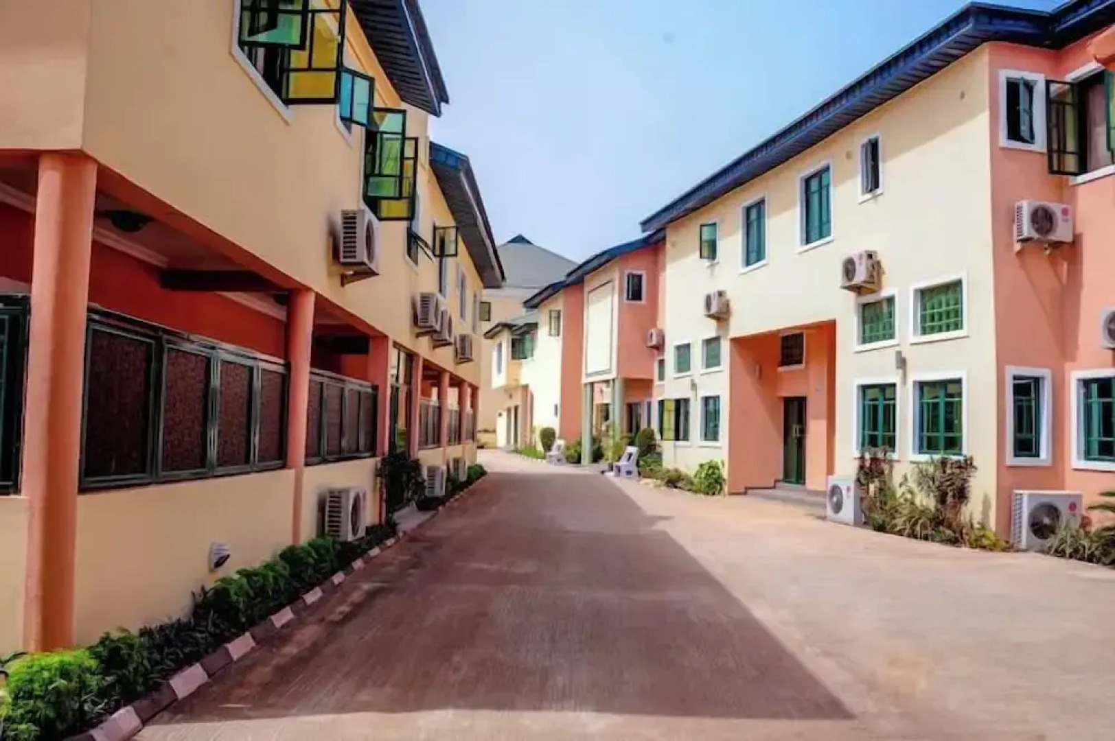 Rolak Hotel and Suites