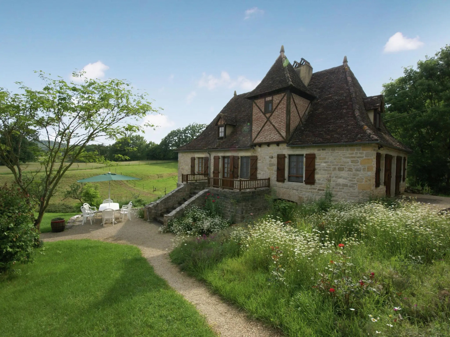 Cozy Holiday Home With Garden in Padirac France