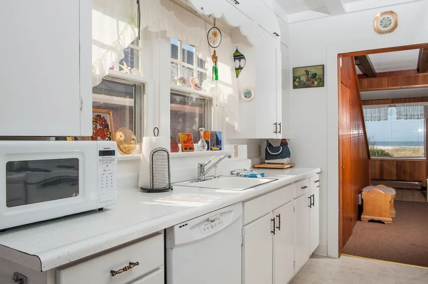 The Hamptons 2 Br cottage by RedAwning