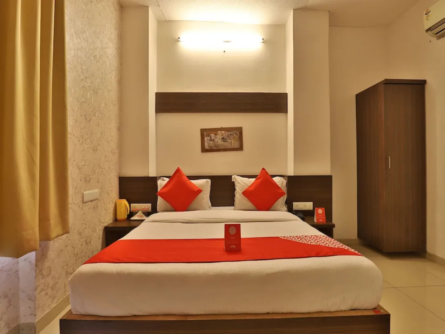 OYO 11649 Hotel Mahima