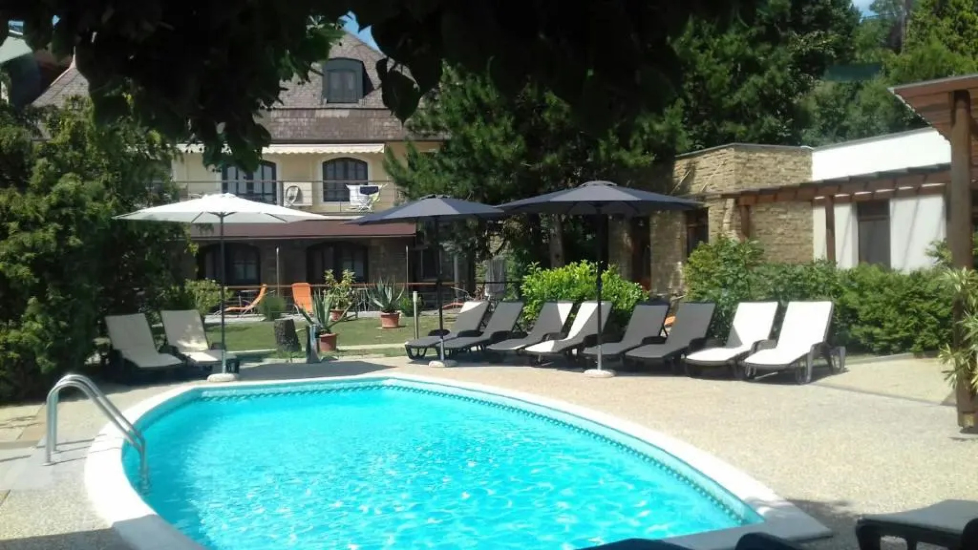 Adler Hotel és Étterem