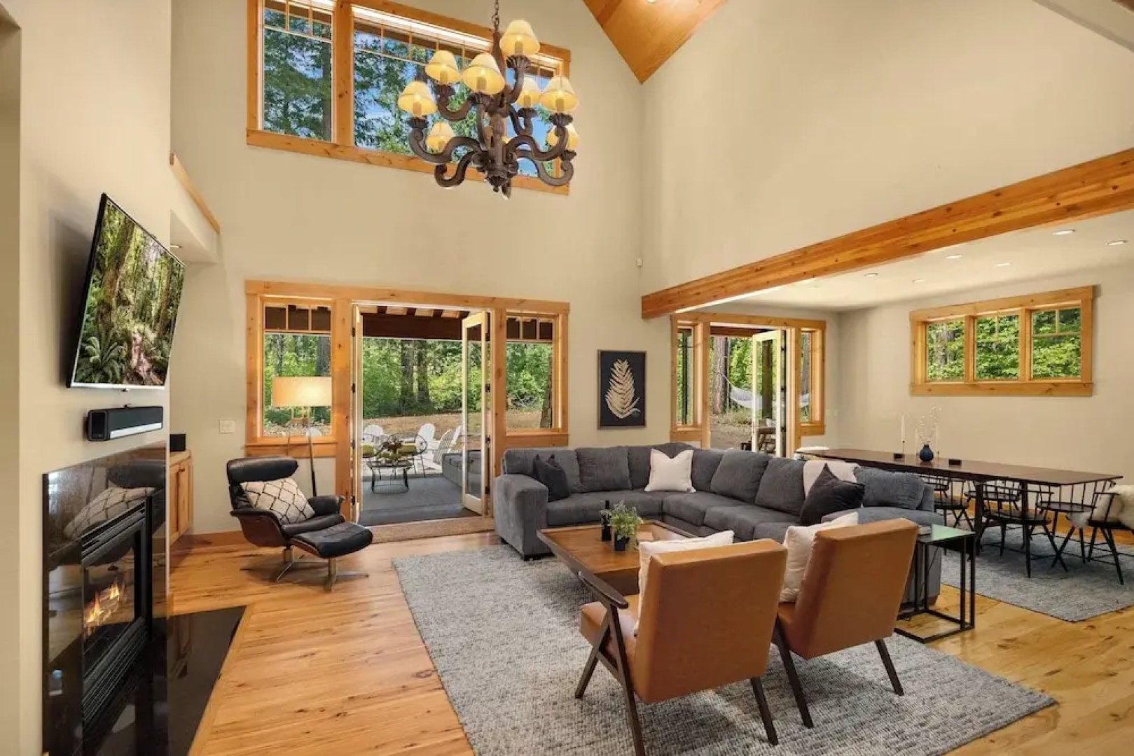 Hot Tub & Game Room: Home in Cle Elum