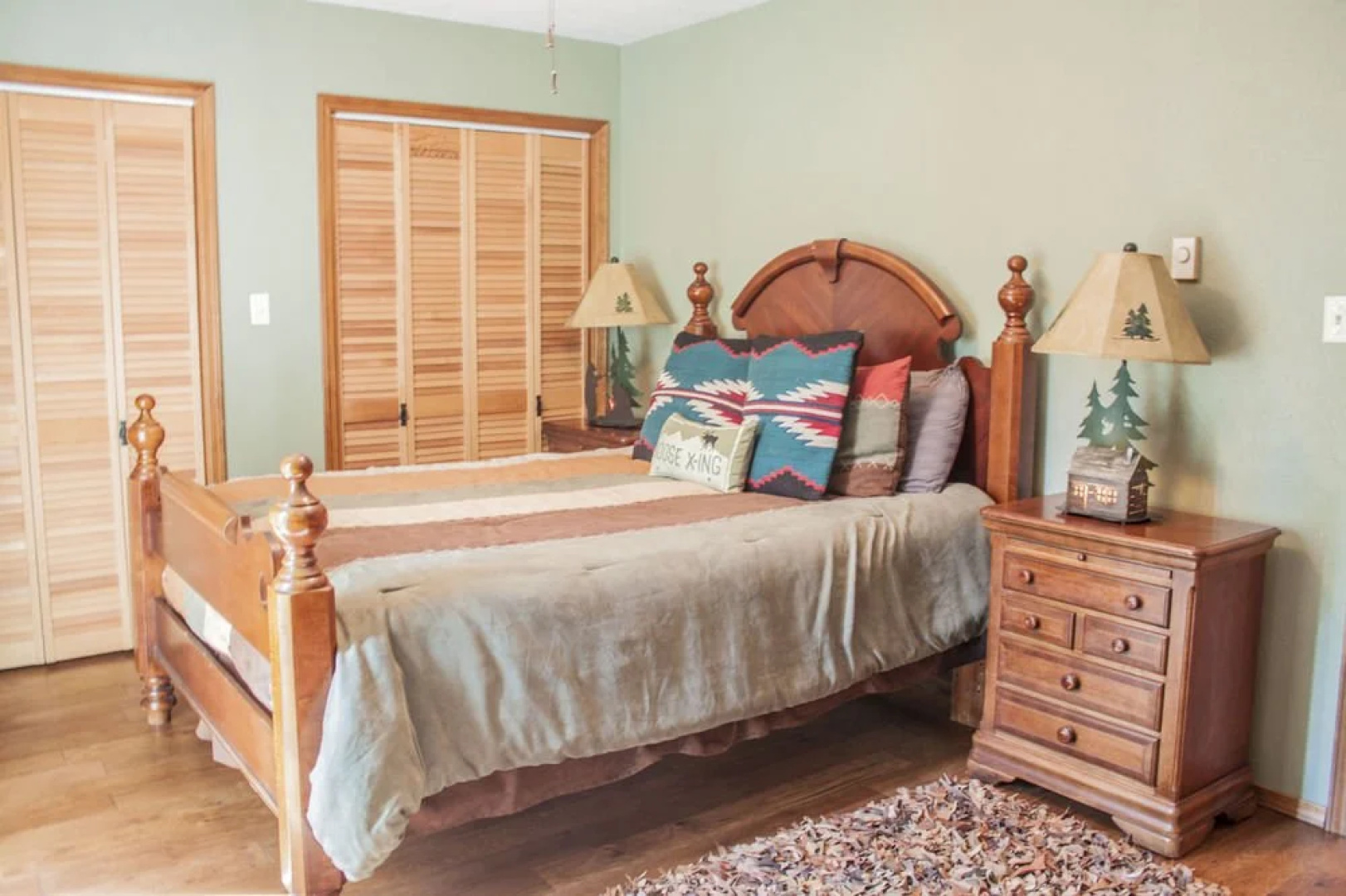 Frontier Lodge