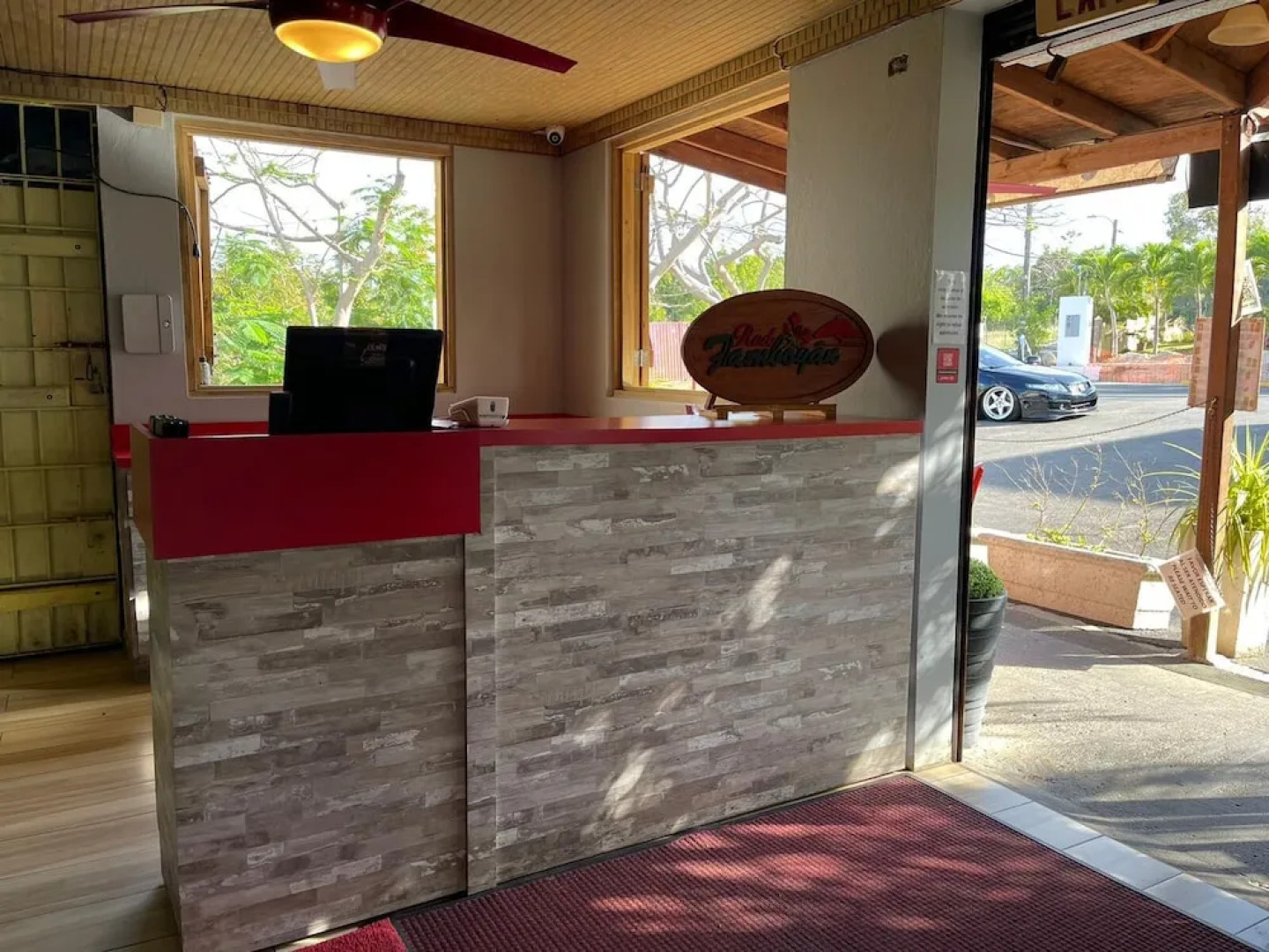 Red Flamboyan Guesthouse