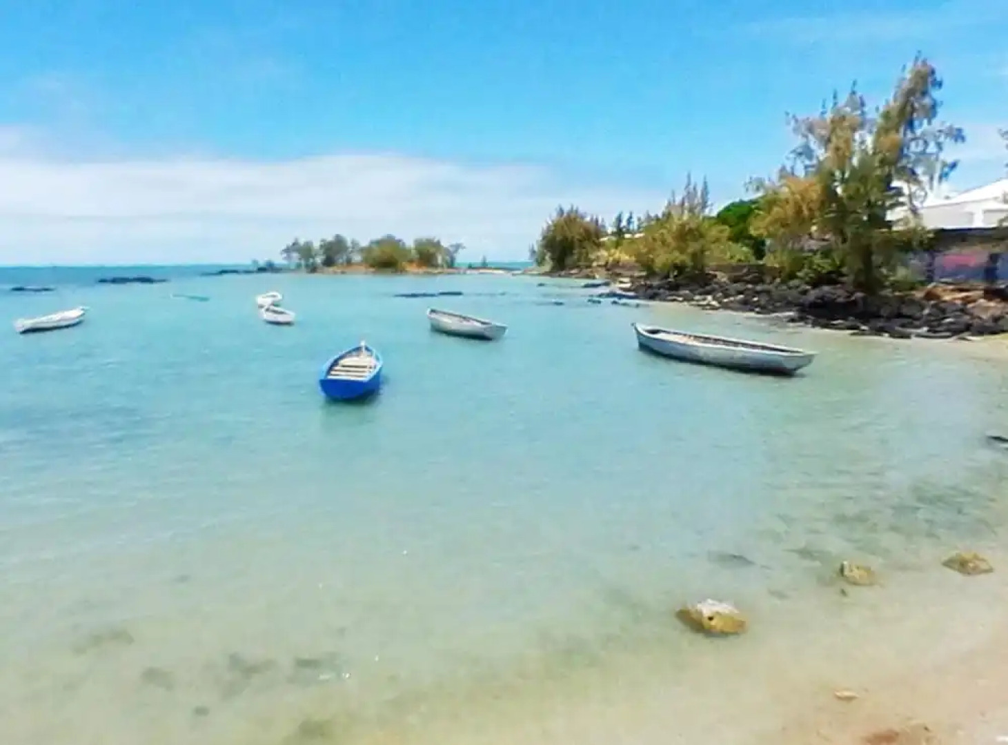 Apartment With 2 Bedrooms in Grand Gaube, With Wonderful sea View, Fur