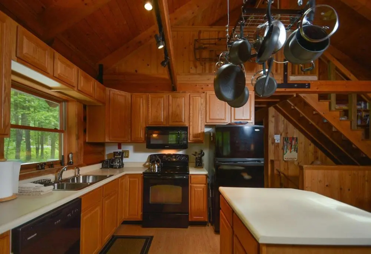 Four SKIsons 3 Bedroom House