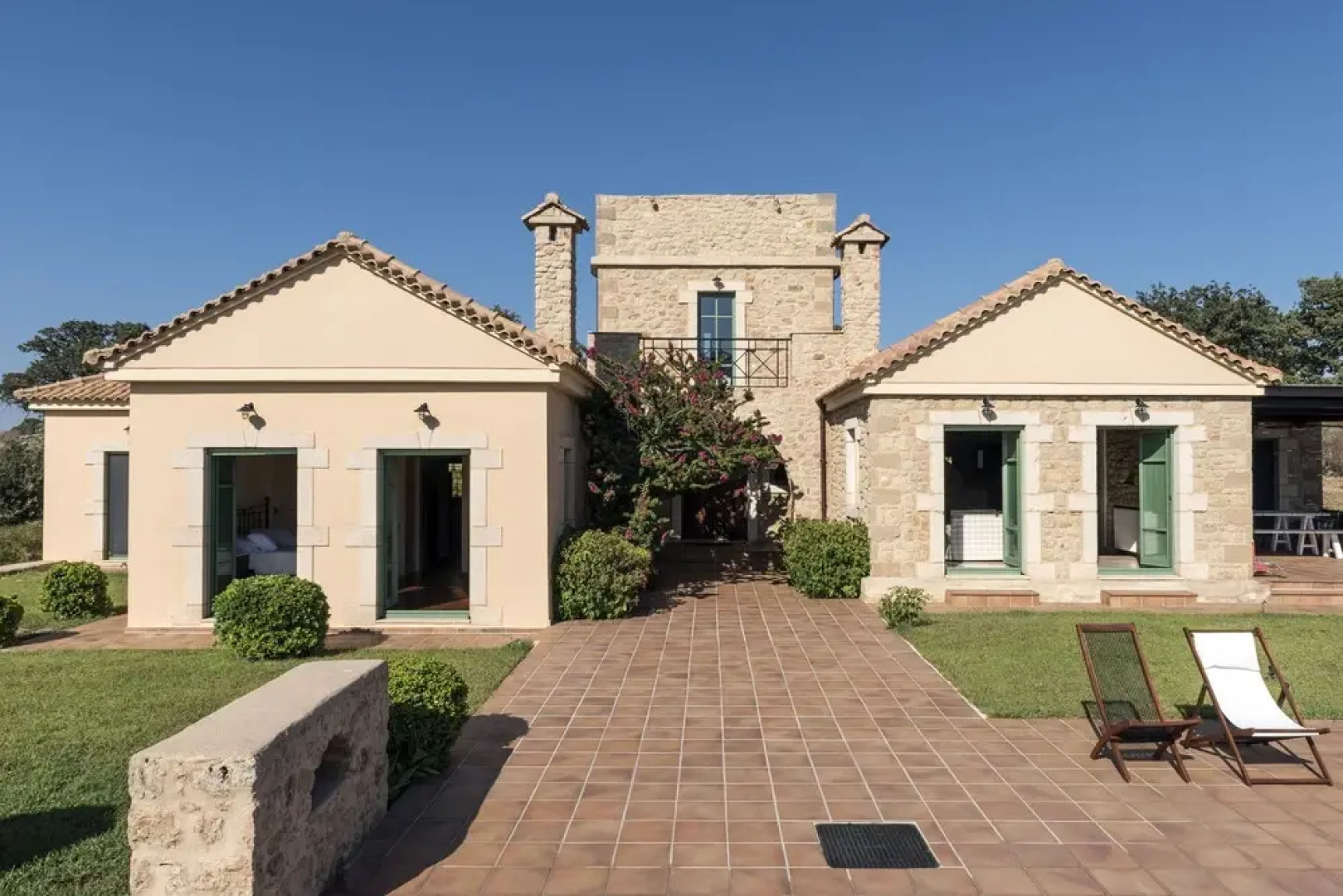 Self-catering Luxury Stone Holiday Villa With Infinity Pool and Panoramic View