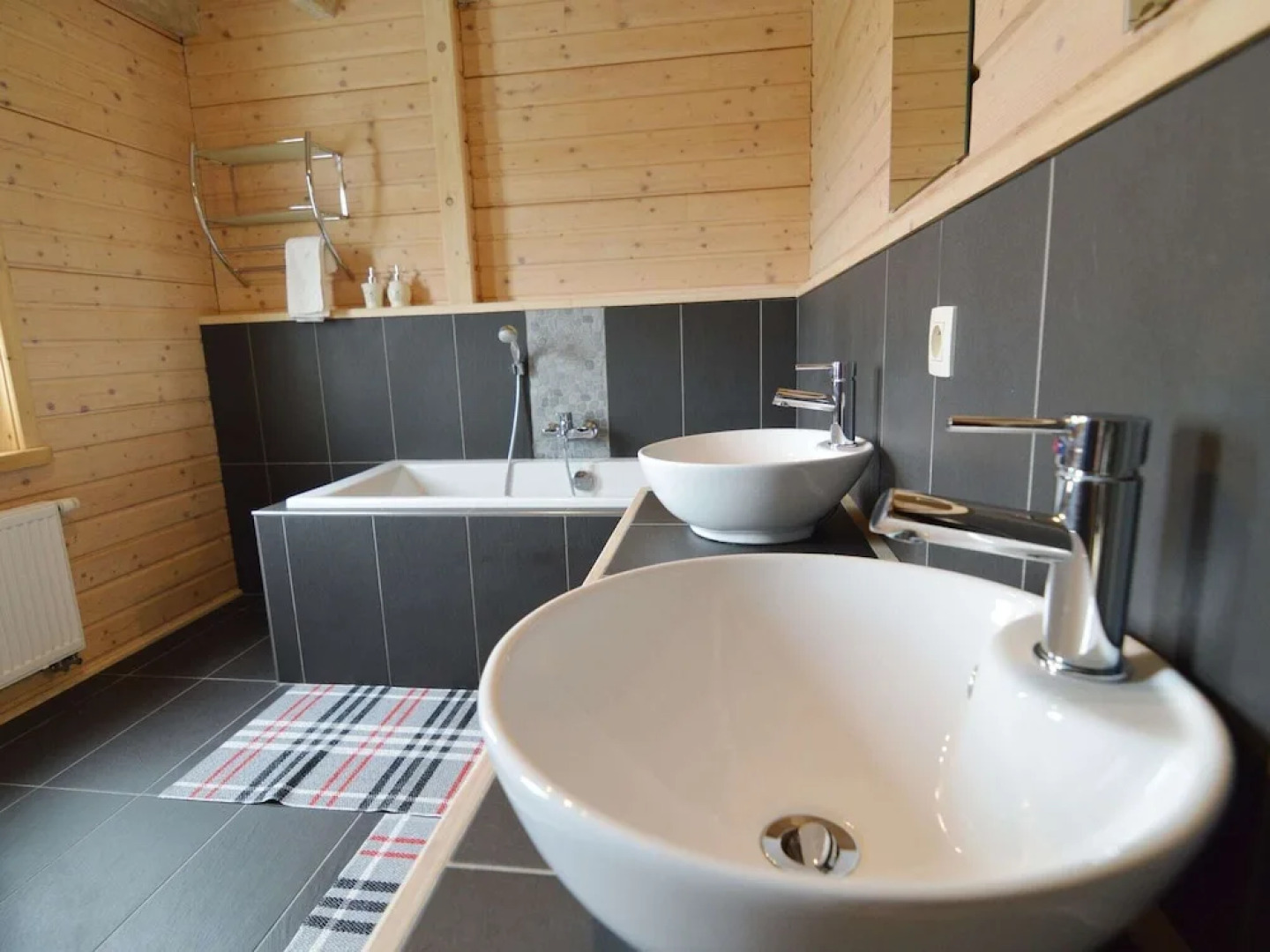 Cozy Chalet in Septon with Sauna and Jacuzzi