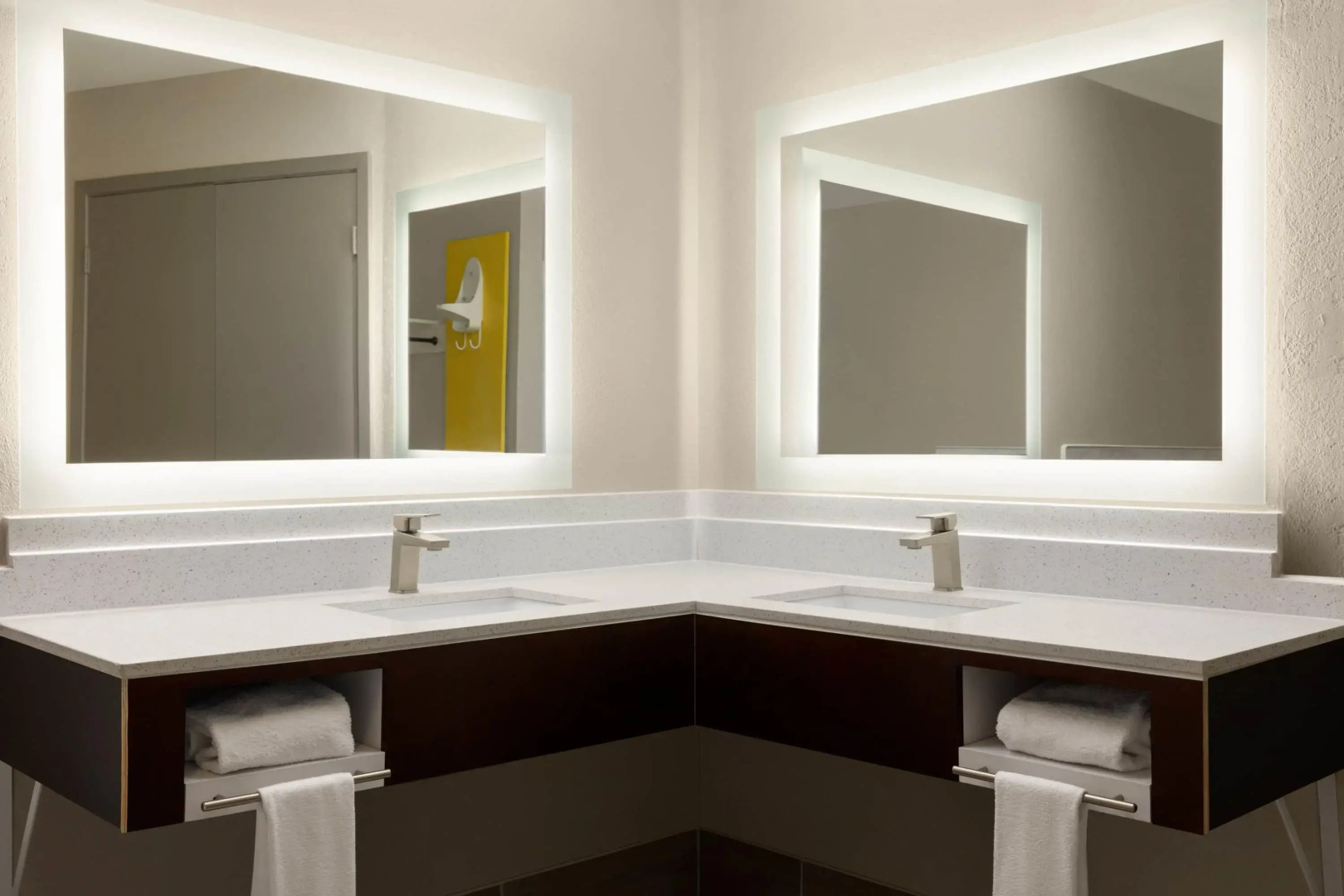 Days Inn by Wyndham Suites Fredericksburg