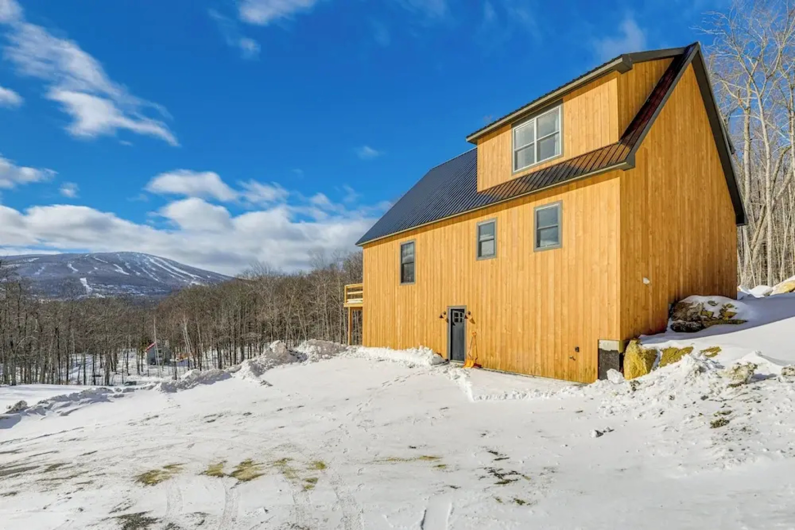 Stratton Mtn Ski Chalet w/ Giant Views in Winhall