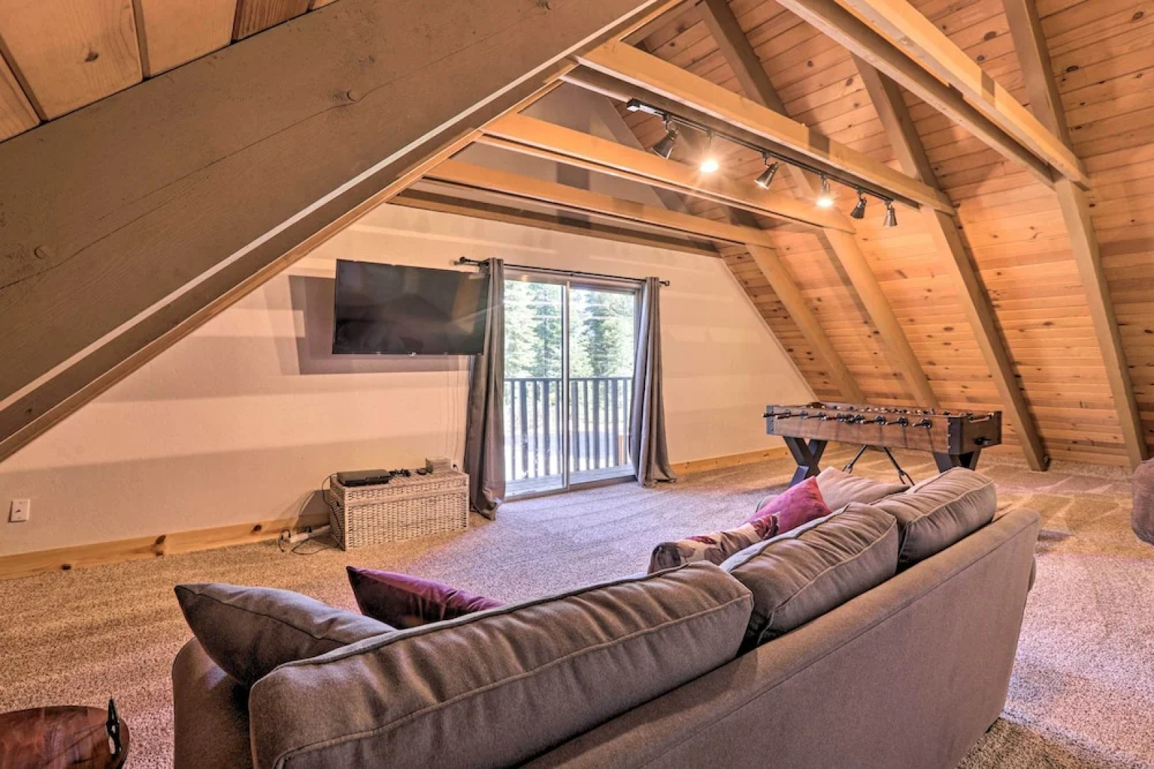 South Lake Tahoe Cabin ~ 7 Mi to Ski Resort!