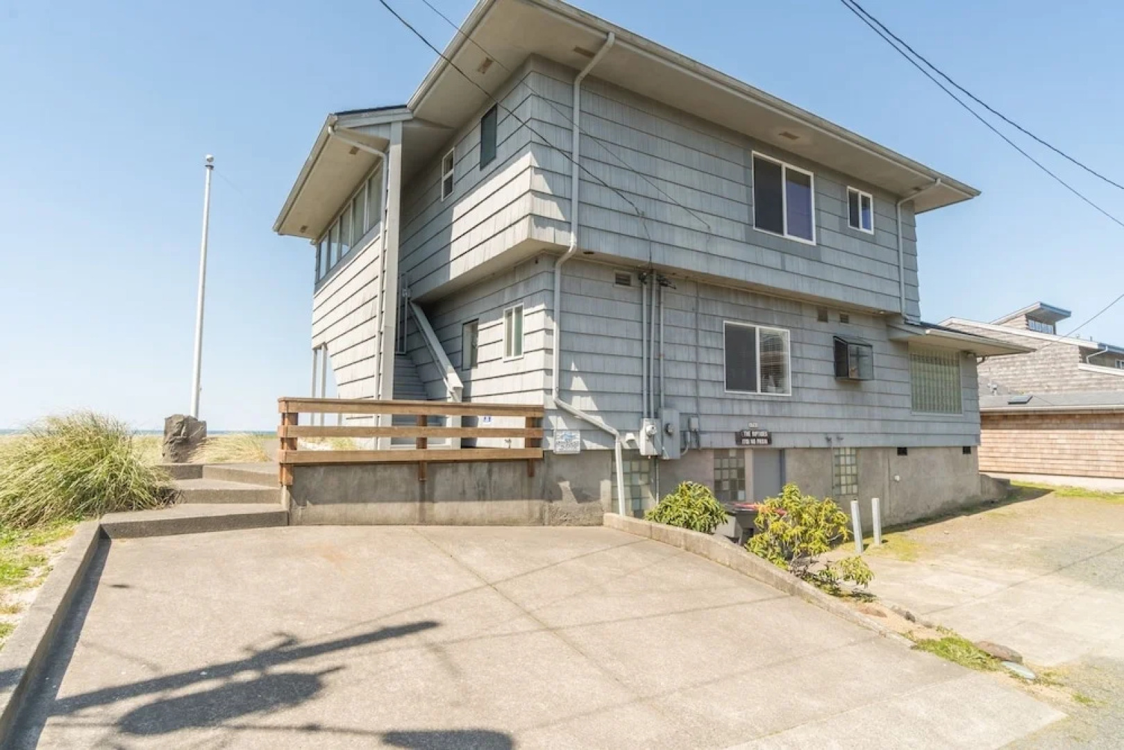 The Riptides 3 Br home by RedAwning