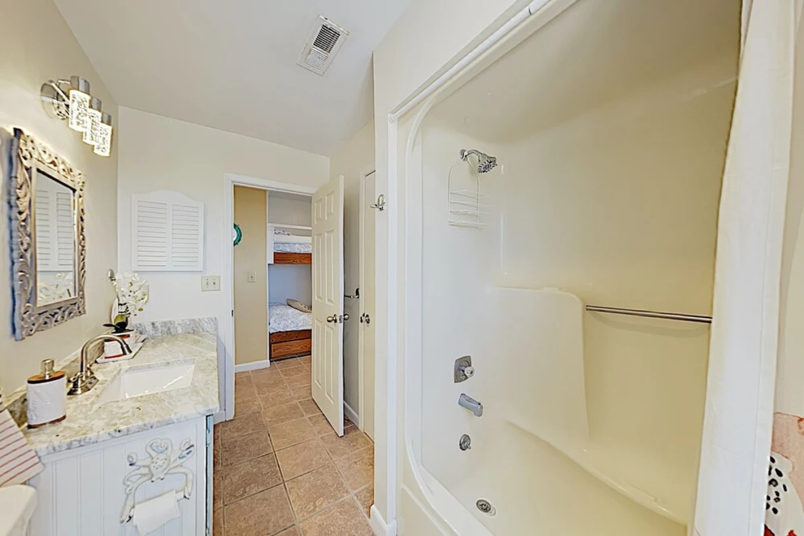 New Listing! Oceanfront W/ Balcony & Pool 1 Bedroom Condo