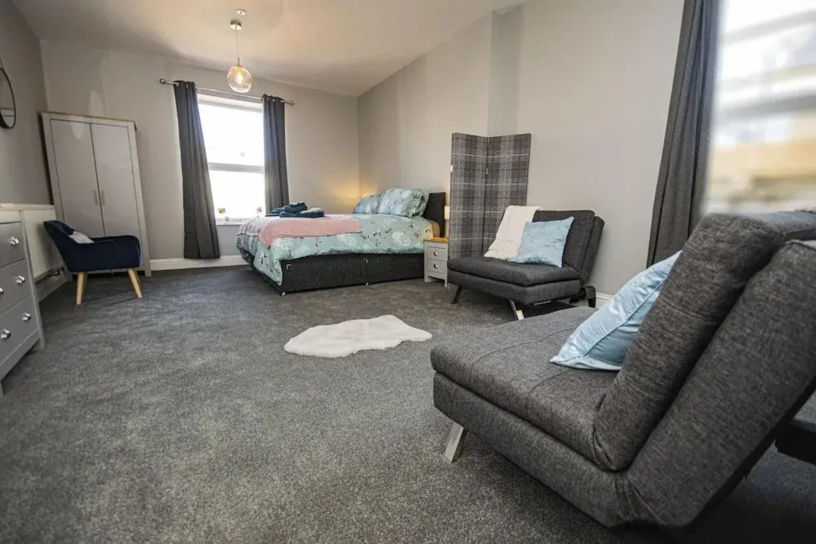 West Chambers Lovely Self-catering Apartment Located Within a Beautifully Renovated Building