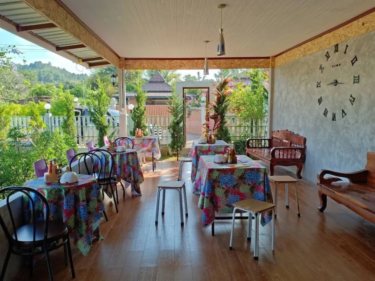 Thong Hug House Resort