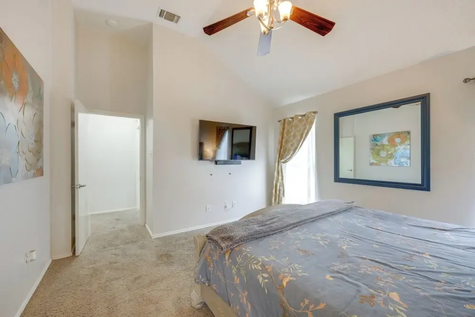 Hot Tub & Game Room: Spacious Live Oak Home!