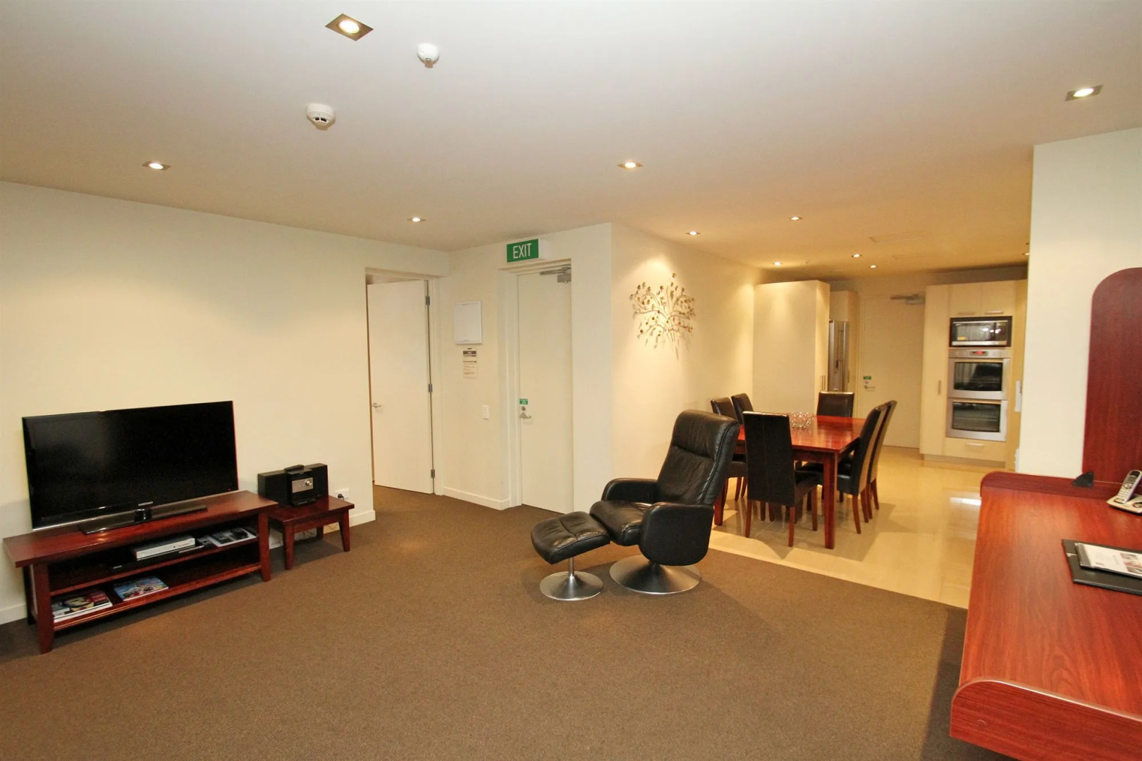 DeLorenzo's Studio Apartments