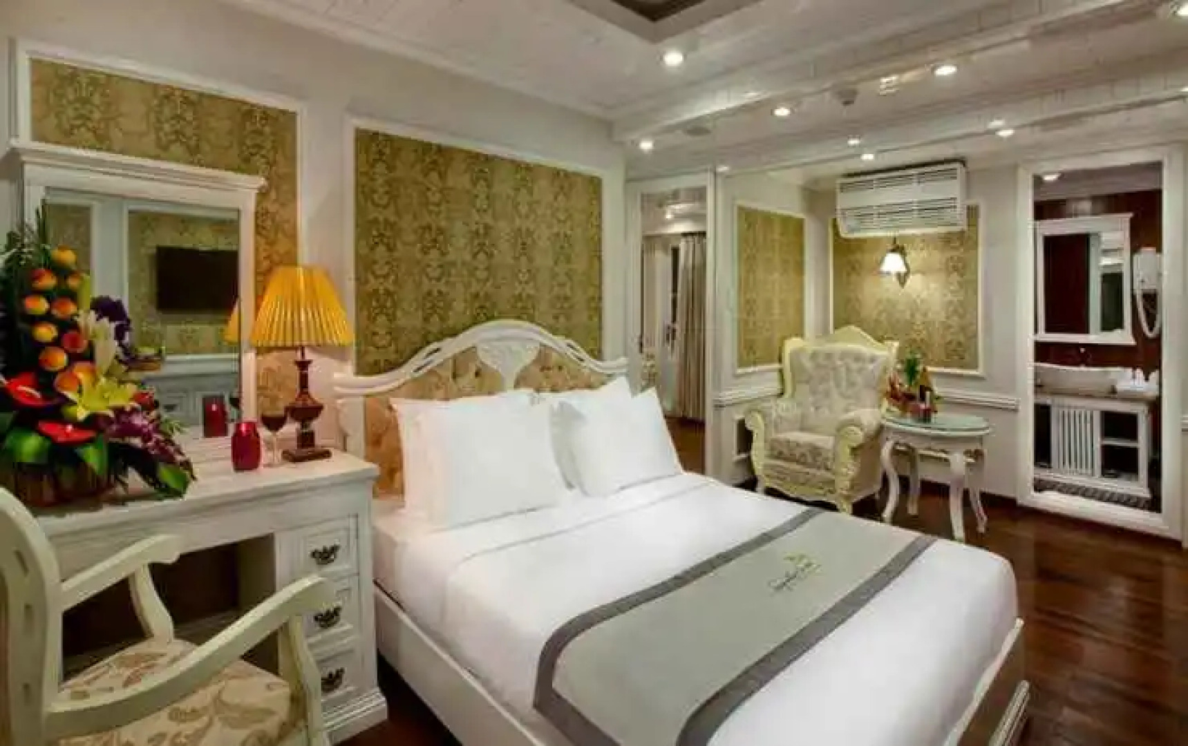 Signature Halong Cruise