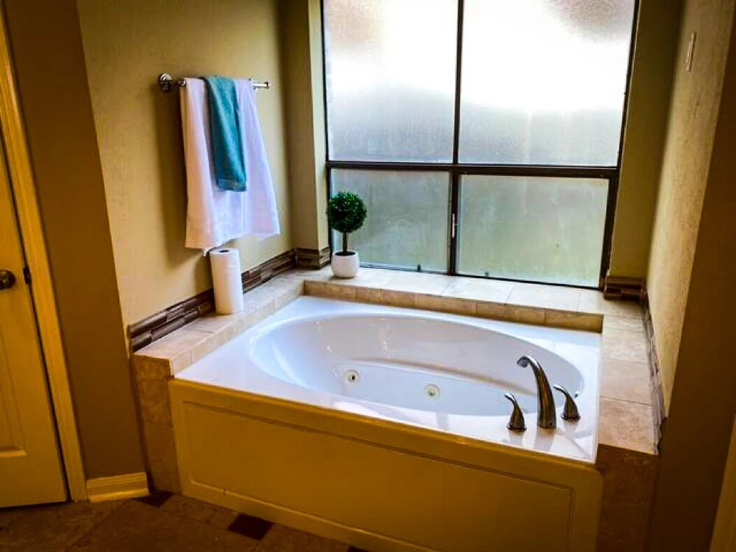 4Bdrm 3.5Bath 8Beds - Pool House