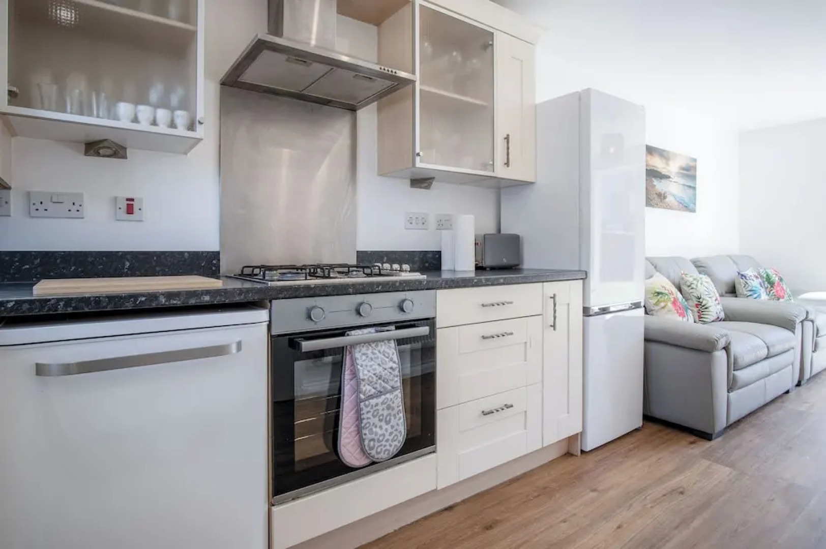 Swn Y Mor - 4 Bedroom - Llanelli