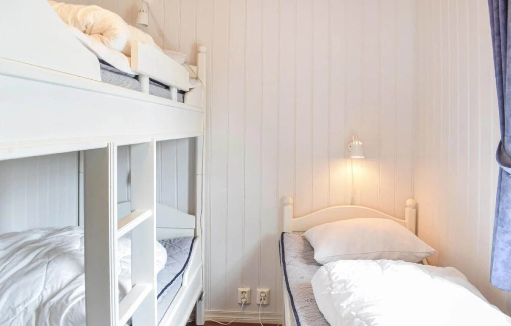 Nice Home in Bekkjarvik With 4 Bedrooms and Wifi