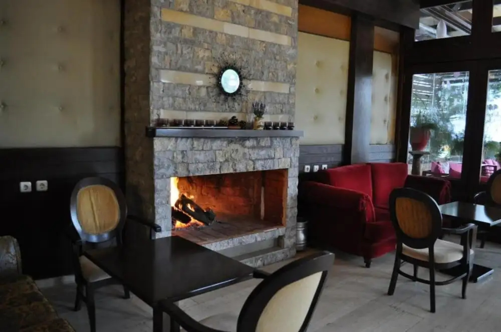 Okeania Seafront Rooms in Kamena Vourla