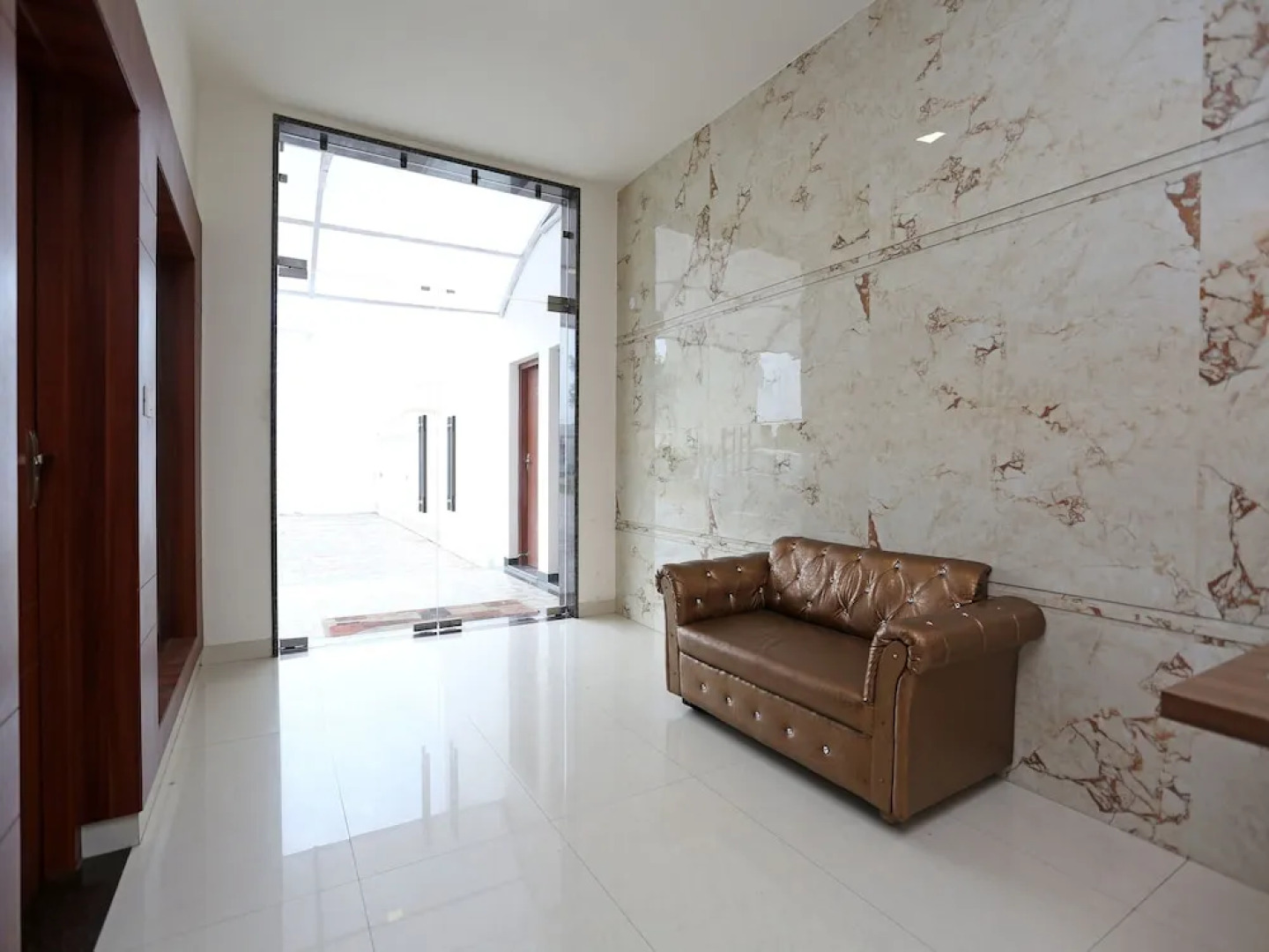 OYO 16768 Hotel Lotus Grand