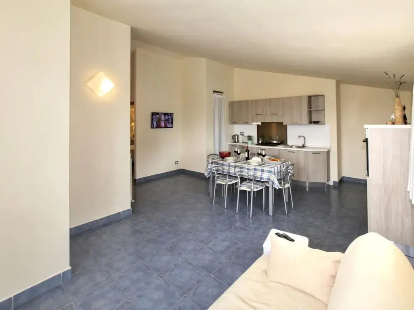 Villa with Salt Water & Heated Pool & Hot Tub near sea