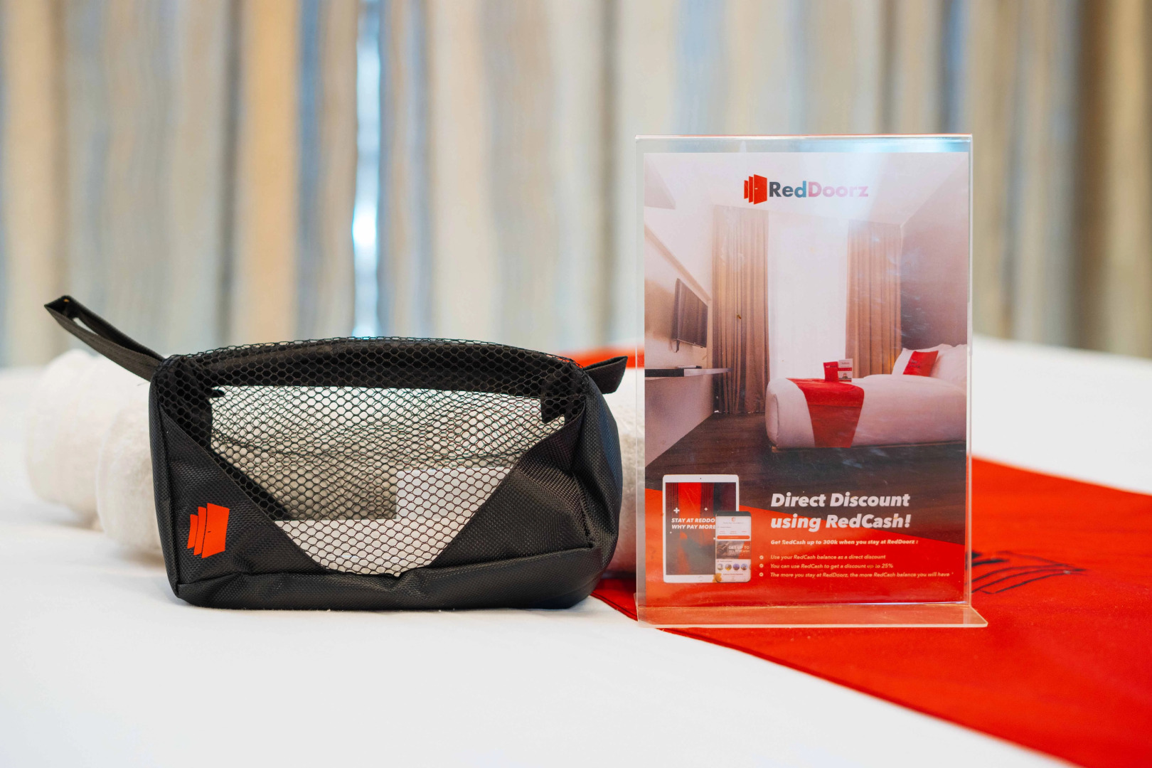 RedDoorz near Bambang Station