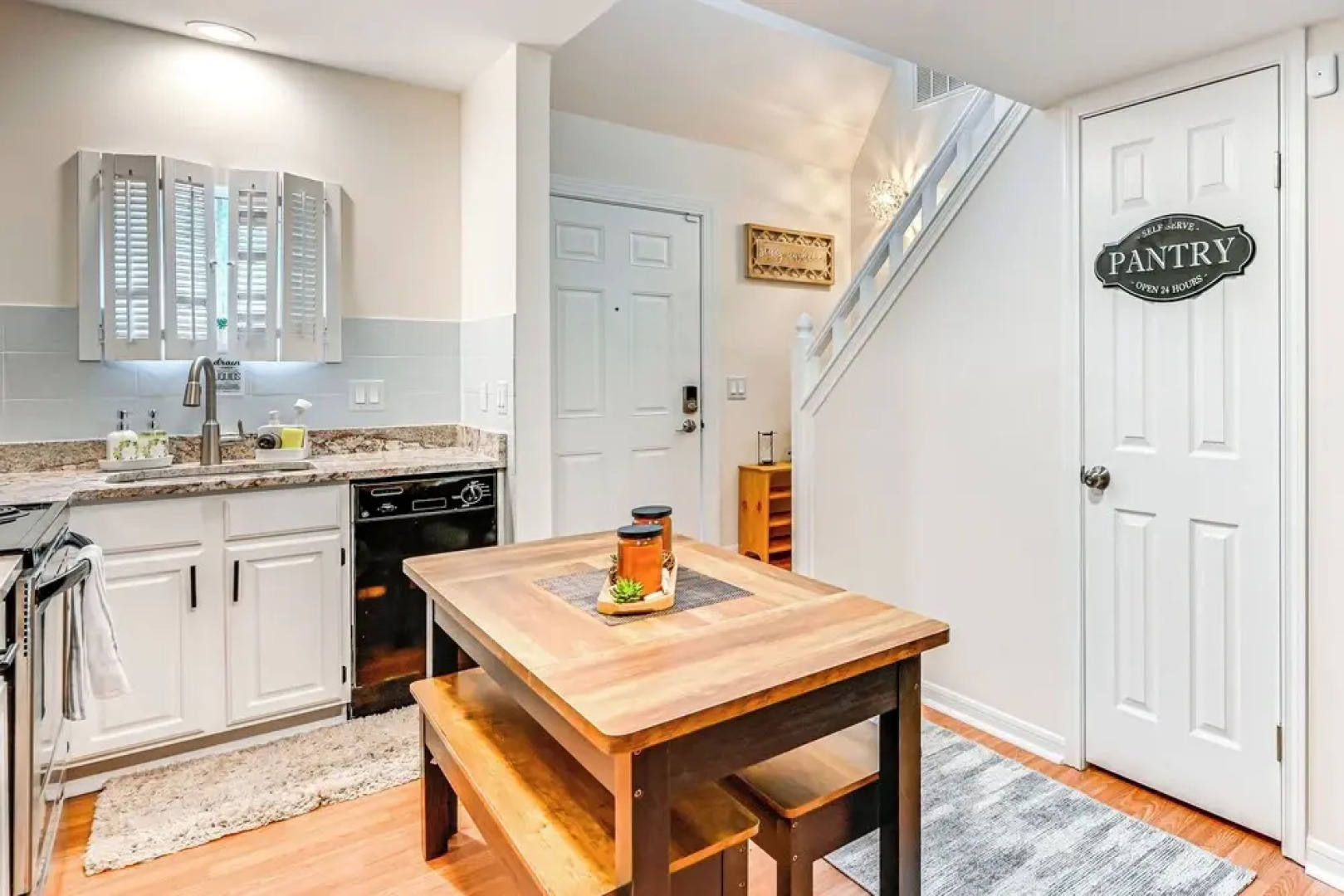 1 Mi to Mohegan Sun: Studio w/ Pool Access